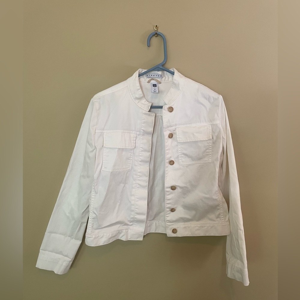 GAP Women’s white jacket, sz M, stretch, structured with pockets & buttons